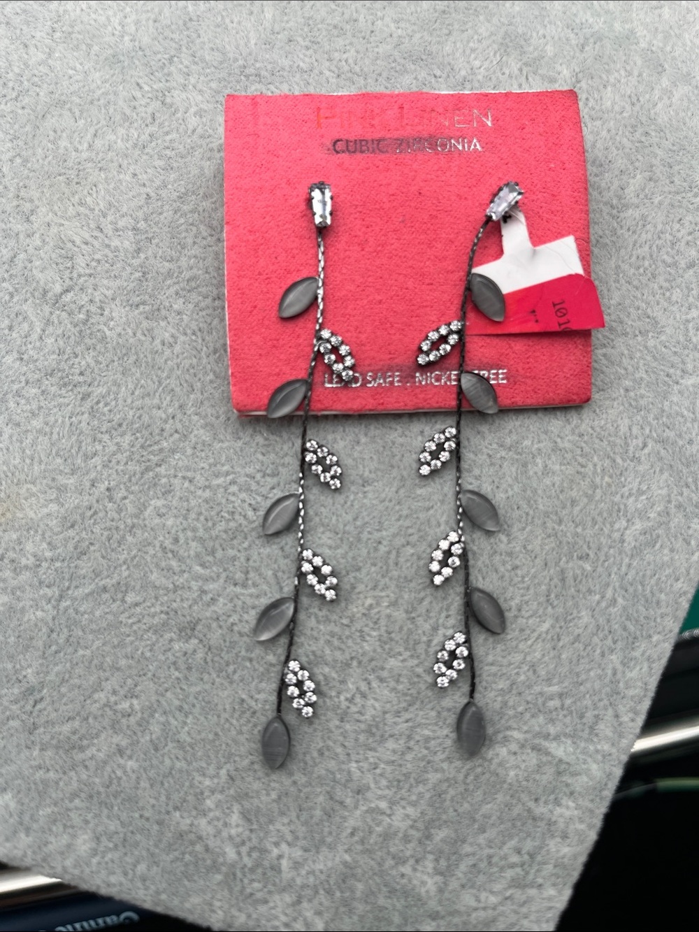 1 DAY SALE NWT Pink Linen Glass Stone Black earrings 3.25”